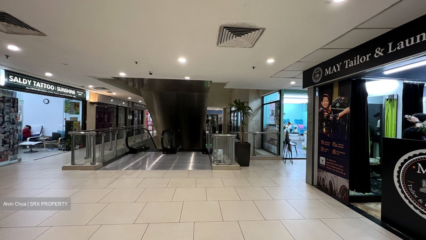 Lucky Plaza (D9), Retail #476270511